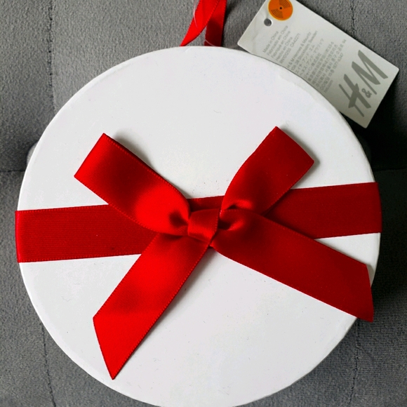 Earring Set NIB - Picture 2 of 2